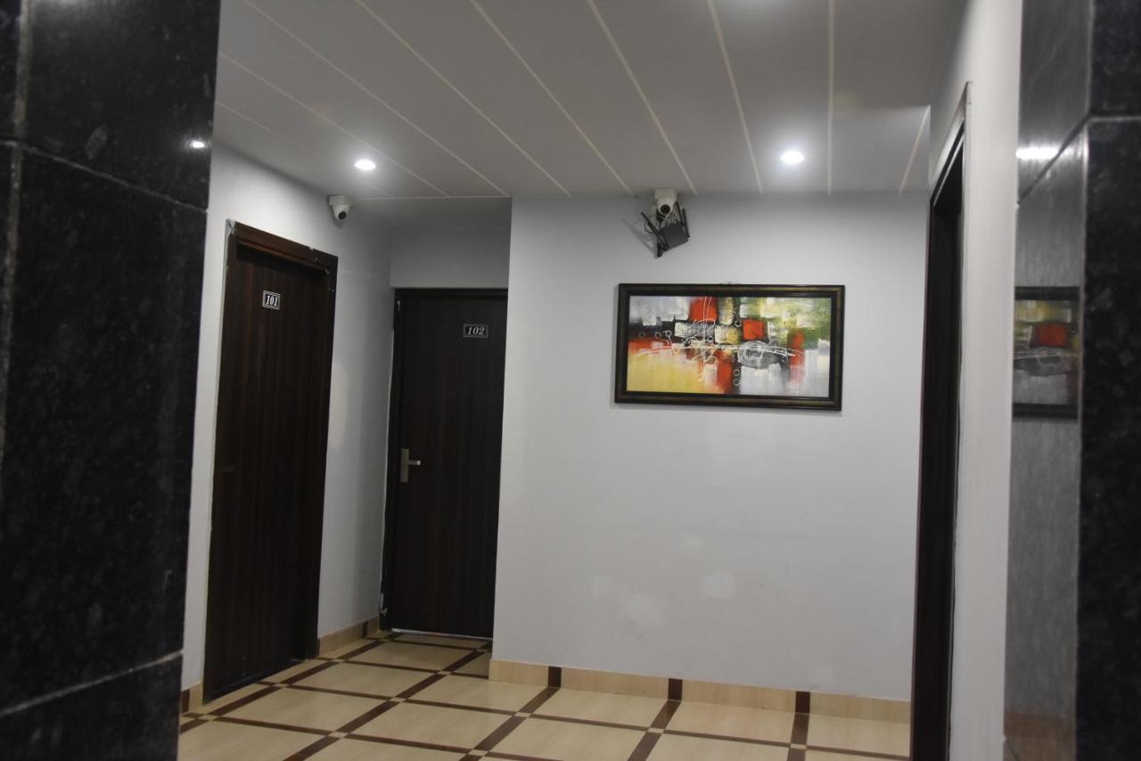 Hotel De Luxe Basai Road Gurgaon Eksteriør billede