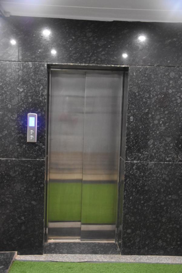 Hotel De Luxe Basai Road Gurgaon Eksteriør billede