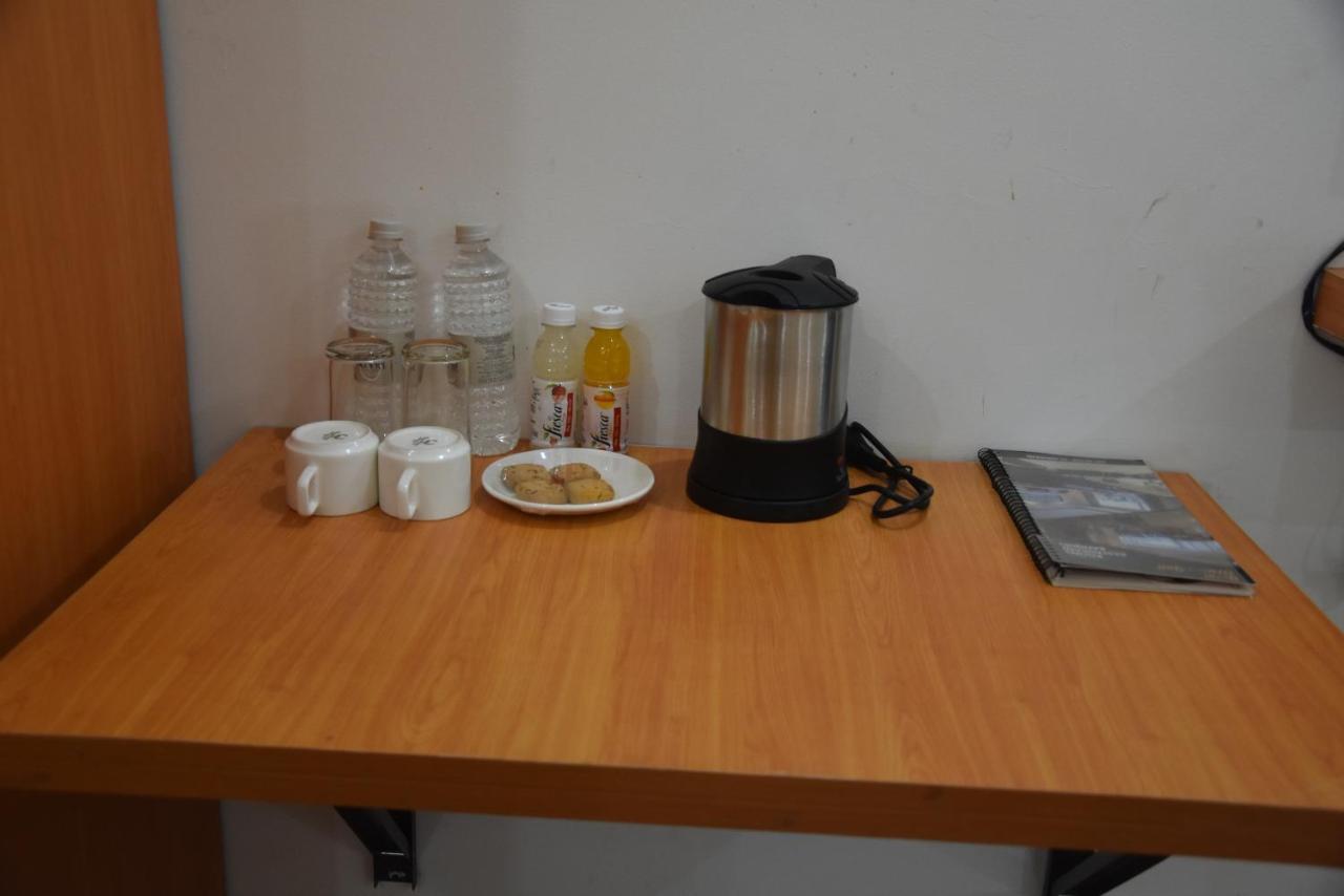 Hotel De Luxe Basai Road Gurgaon Eksteriør billede