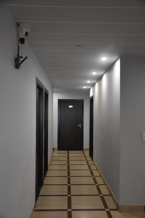 Hotel De Luxe Basai Road Gurgaon Eksteriør billede