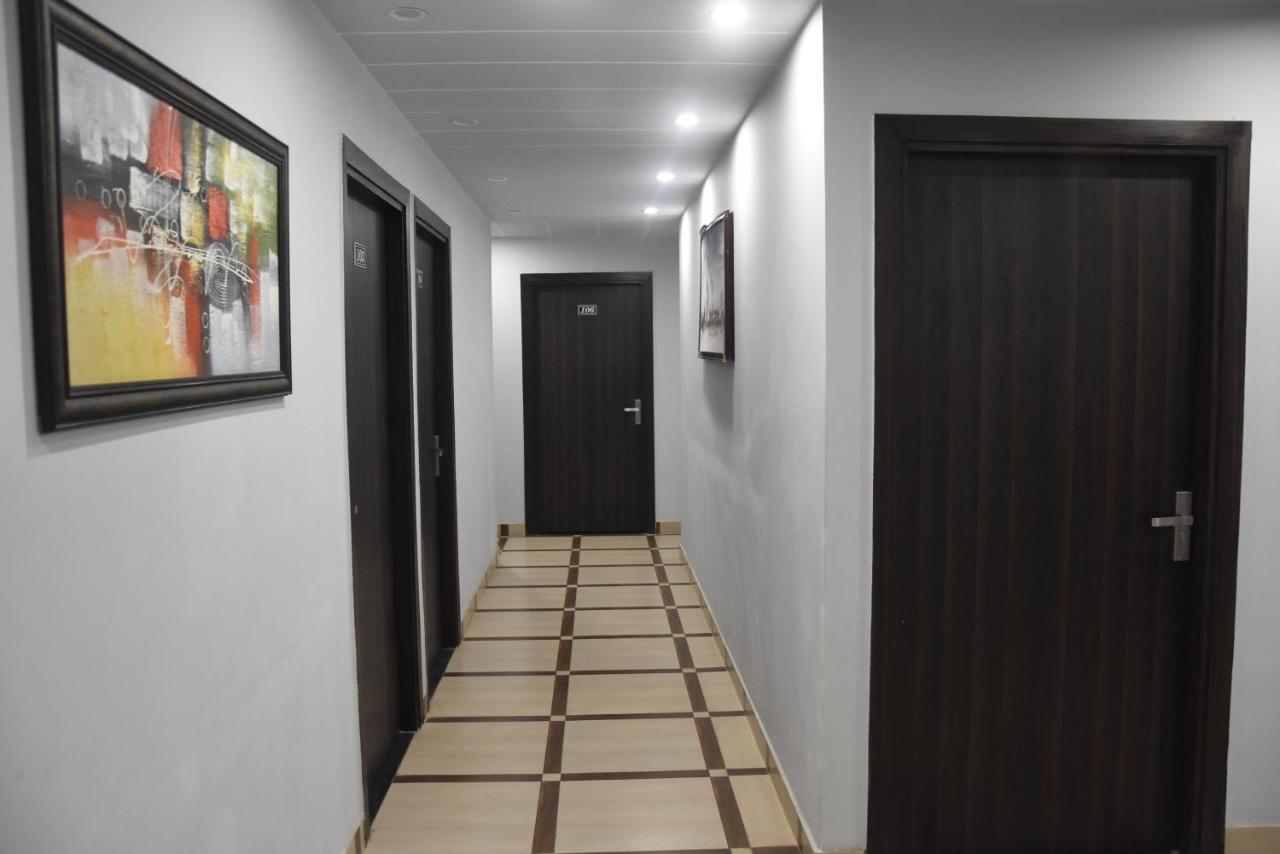 Hotel De Luxe Basai Road Gurgaon Eksteriør billede