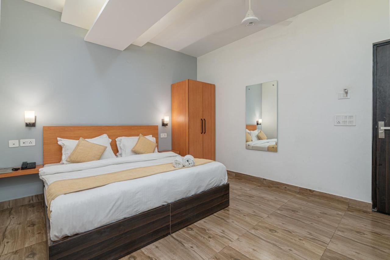 Hotel De Luxe Basai Road Gurgaon Eksteriør billede