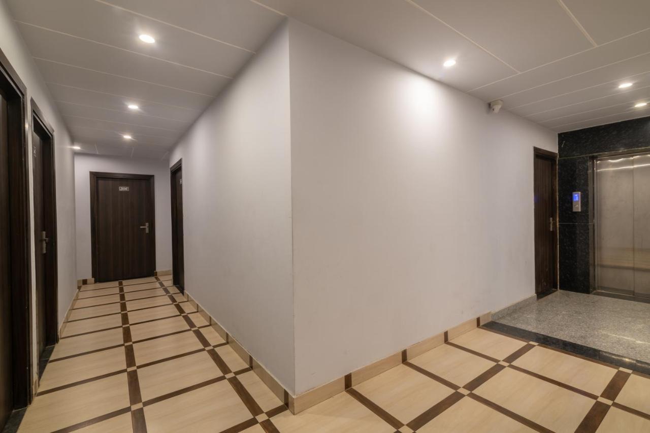 Hotel De Luxe Basai Road Gurgaon Eksteriør billede