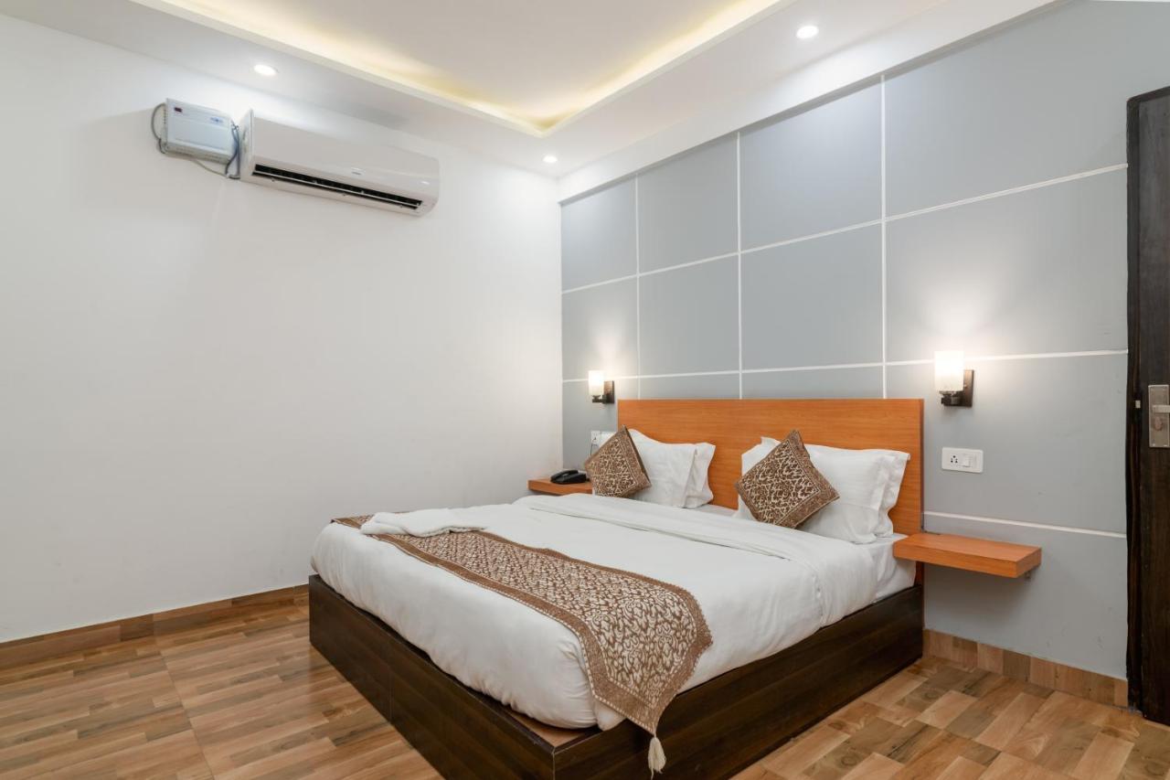 Hotel De Luxe Basai Road Gurgaon Eksteriør billede