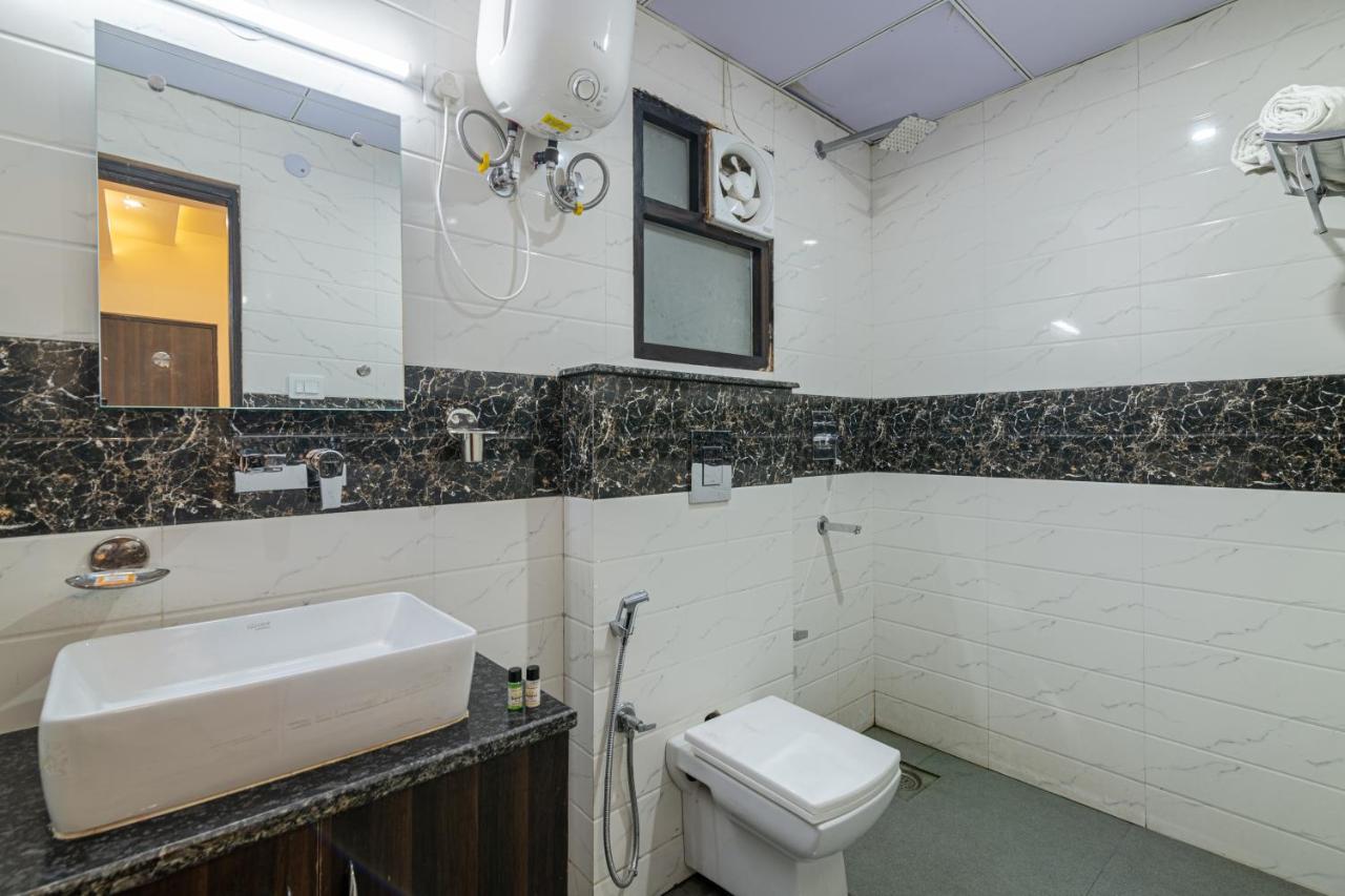 Hotel De Luxe Basai Road Gurgaon Eksteriør billede
