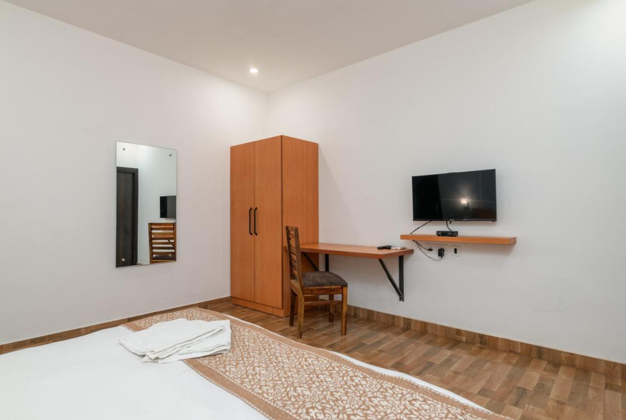 Hotel De Luxe Basai Road Gurgaon Eksteriør billede