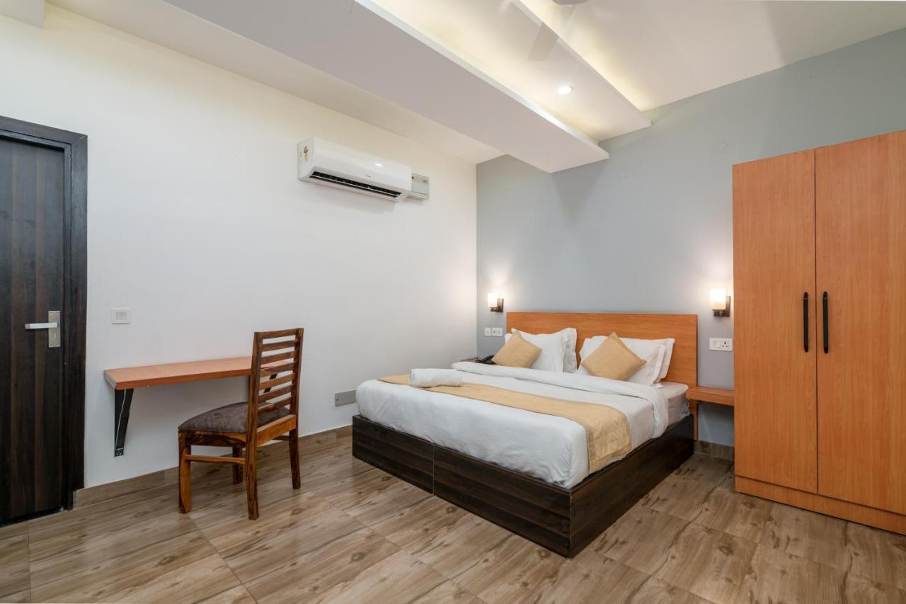Hotel De Luxe Basai Road Gurgaon Eksteriør billede