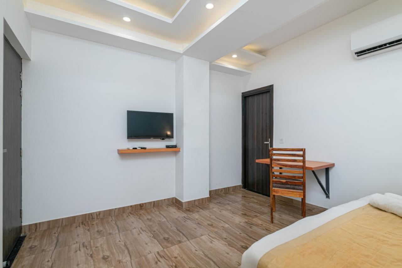Hotel De Luxe Basai Road Gurgaon Eksteriør billede