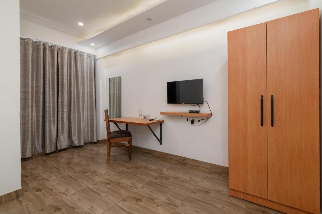 Hotel De Luxe Basai Road Gurgaon Eksteriør billede