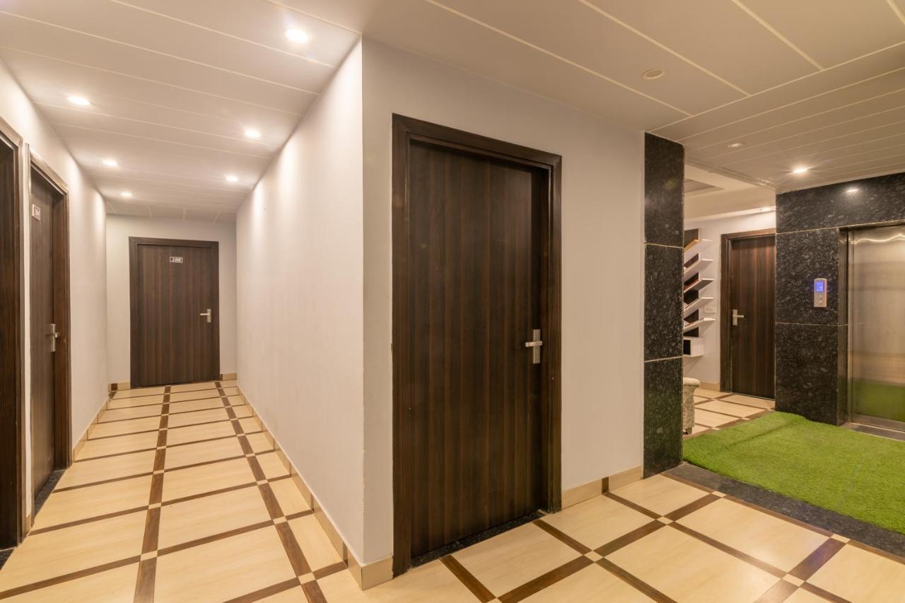 Hotel De Luxe Basai Road Gurgaon Eksteriør billede